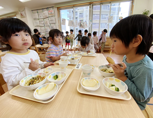 みんなでお食事